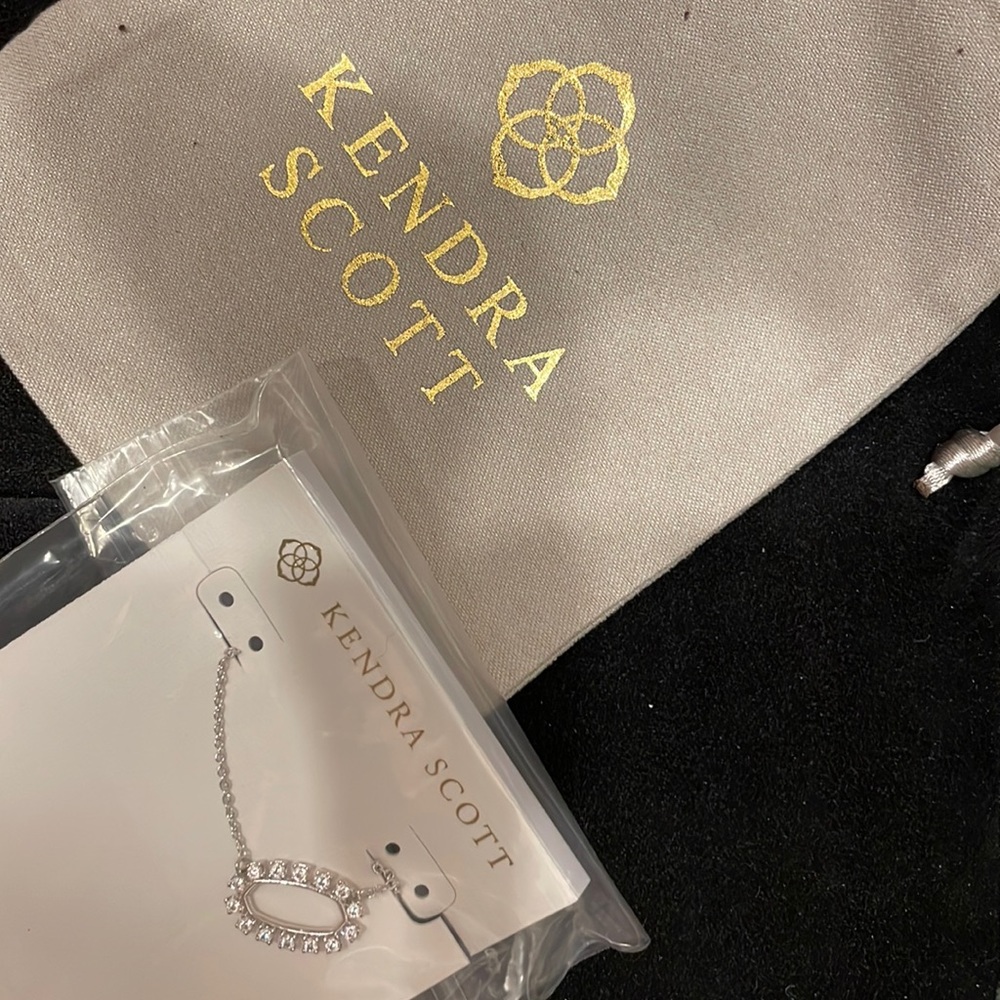 Kendra Scott necklace
